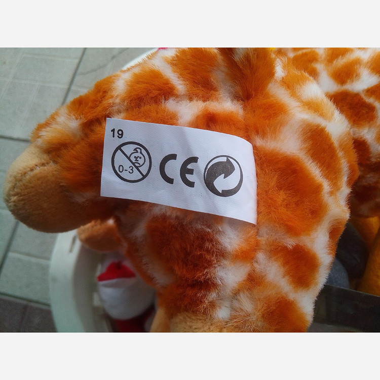 عروسک زرافه هویج به سر