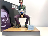اکشن فیگور جوکر The Dark Knight اورجینال نشسته همراه با لوازم