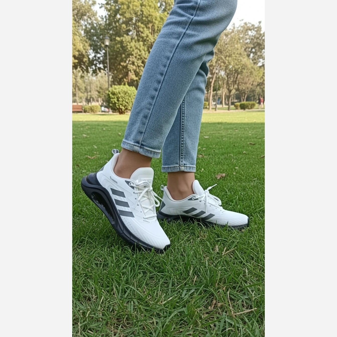 کتونی زنانه آدیداس کلیماکول کتونی آدیداس رنگ سفید طوسی