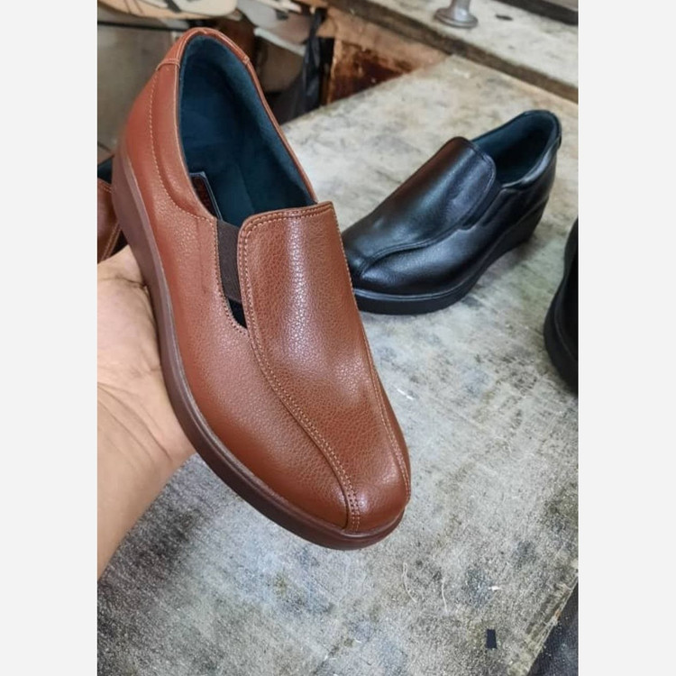 کفش طبی کارمندی مشکی و عسلی