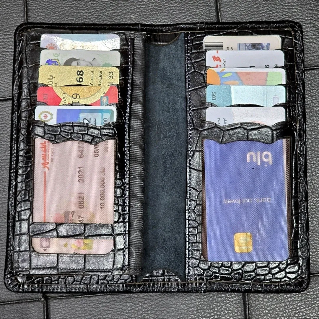 ست کادویی چرم طبیعی مردانه شامل کیف پول کتی و جاکلیدی با باکس چوبی