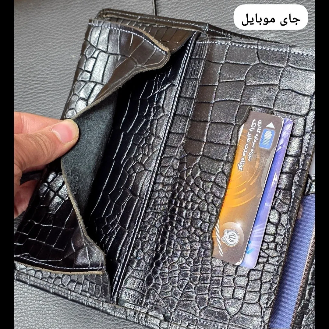 ست کادویی چرم طبیعی مردانه شامل کیف پول کتی و جاکلیدی با باکس چوبی