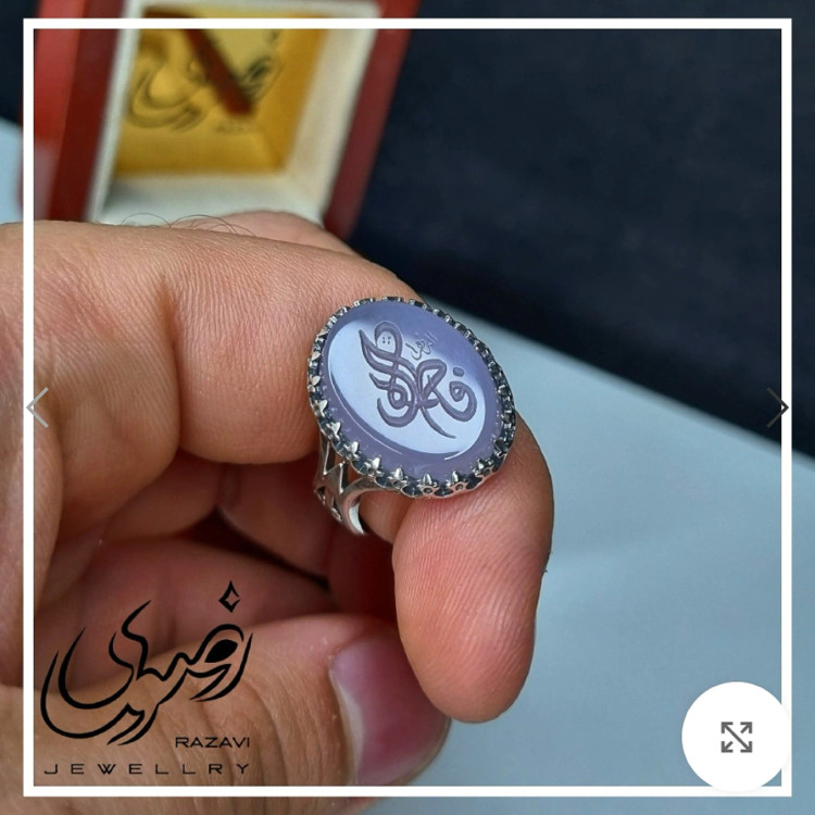 انگشتر مردانه نقره روس با نگین عقیق سوسنی و حکاکی دست استاد فتح سایز 15 در 20