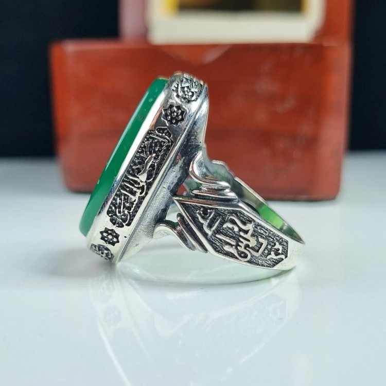 انگشتر نقره مردانه عقیق زرد با حکاکی دستی آیه رزق و من یتق الله عیار 925