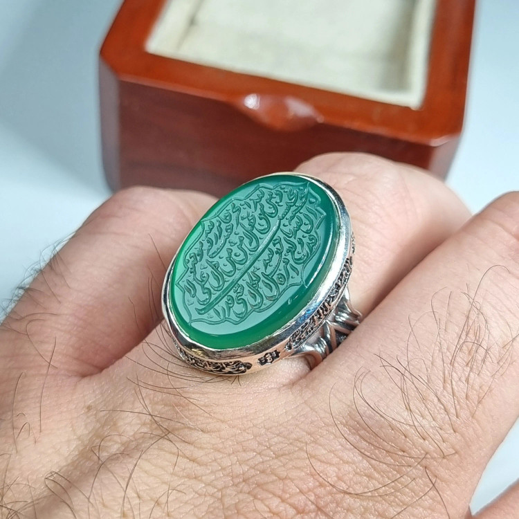 انگشتر نقره مردانه عقیق زرد با حکاکی دستی آیه رزق و من یتق الله عیار 925