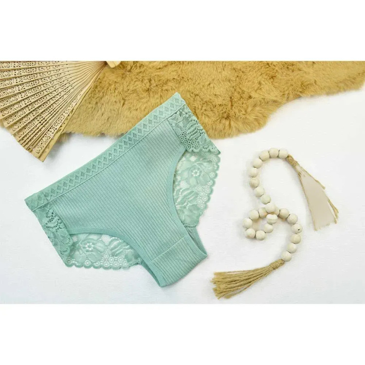 شورت زنانه کبریتی پشت دانتل سایز M L XL تولید چین