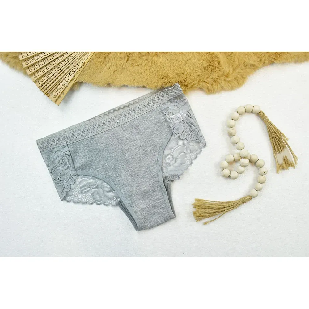 شورت زنانه کبریتی پشت دانتل سایز M L XL تولید چین