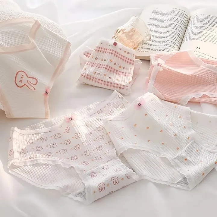 شورت زنانه کبریتی طرح عروسکی نخی لطیف و راحت سایز لارج