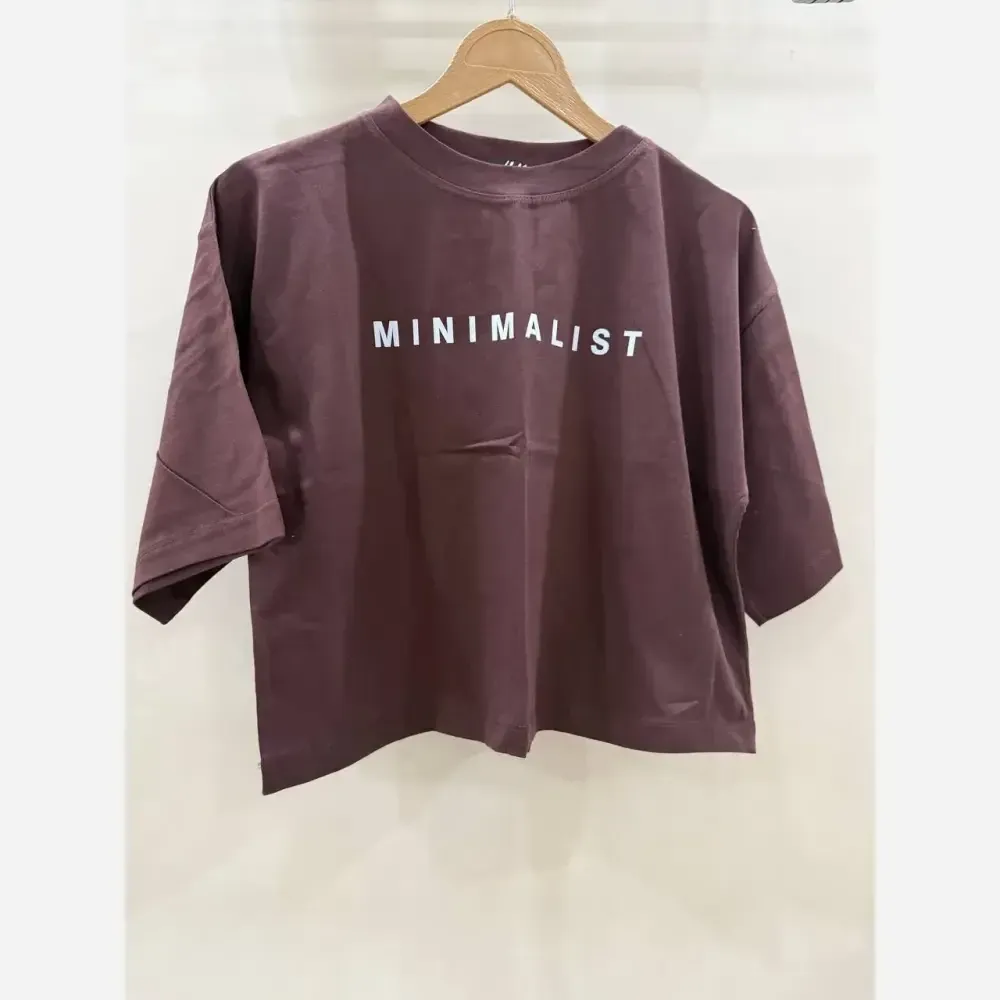 تیشرت کراپ زنانه سبز پاستلی طرح MINIMALIST مدل لش آزاد