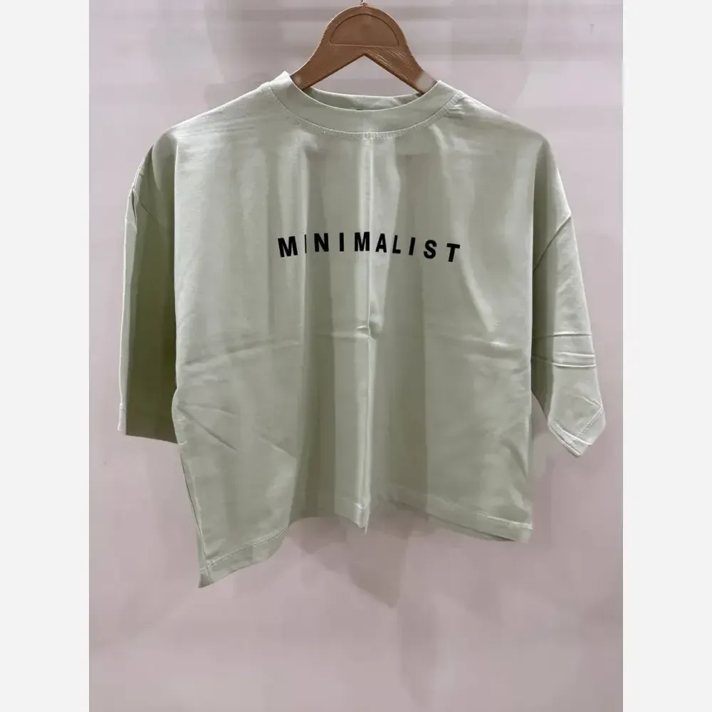 تیشرت کراپ زنانه سبز پاستلی طرح MINIMALIST مدل لش آزاد