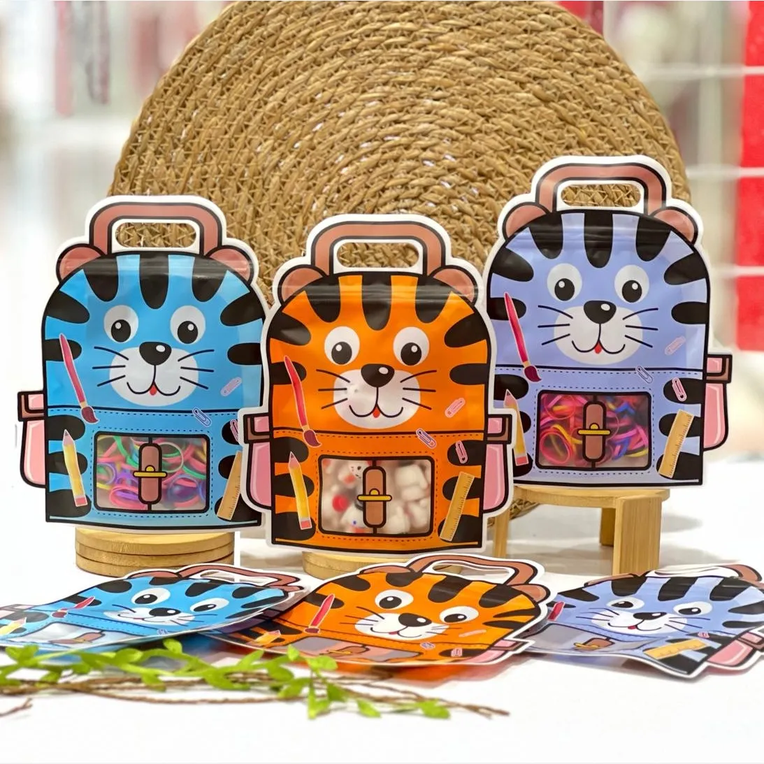 زیپ کیپ فانتزی طرح پلنگی ابعاد 15 در 14 سانتیمتر
