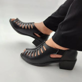 صندل طبی زنانه چرم پاشنه 5 سانت مدل حصیری