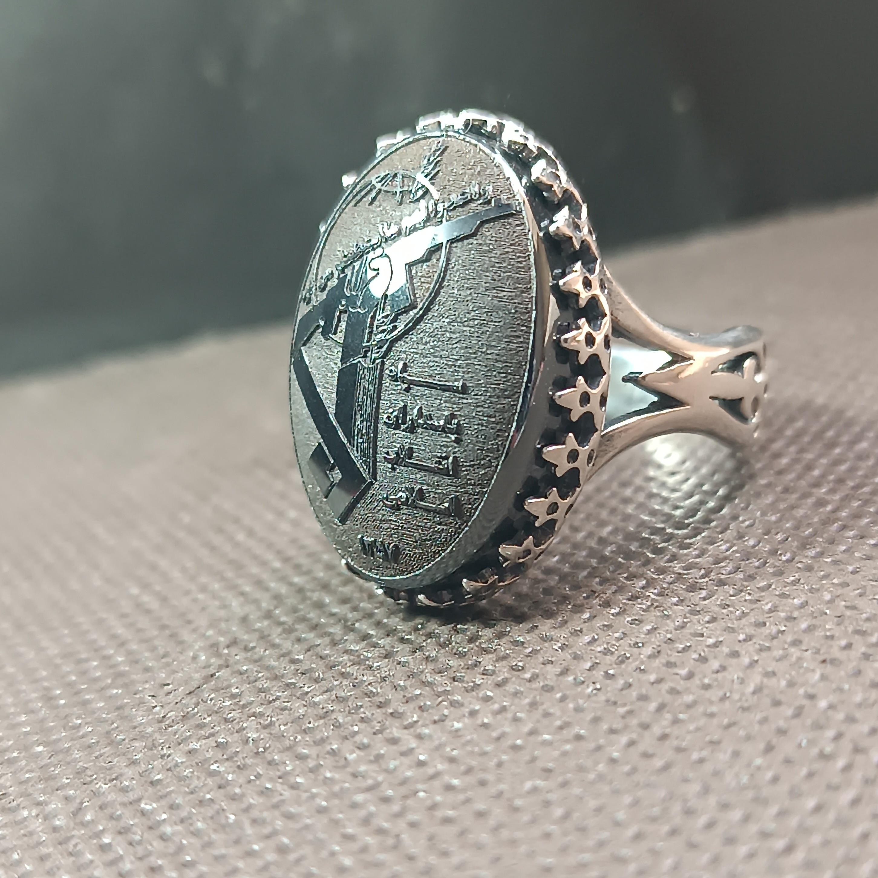 انگشتر نقره مردانه رکاب نیزه ای با حکاکی آرم سپاه پاسداران