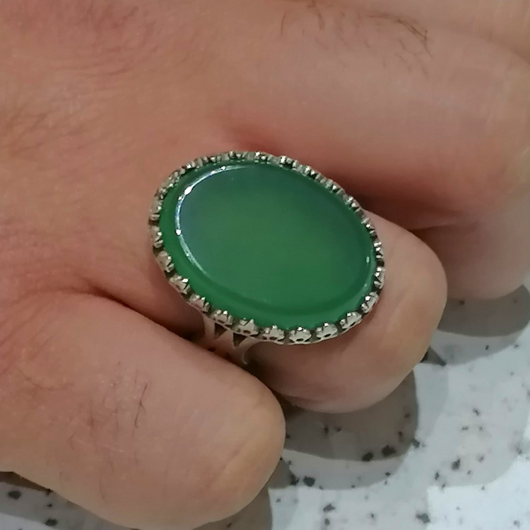 انگشتر نقره مردانه 925 عیار رکاب مدل نیزه ای نگین عقیق سبز خوشرنگ