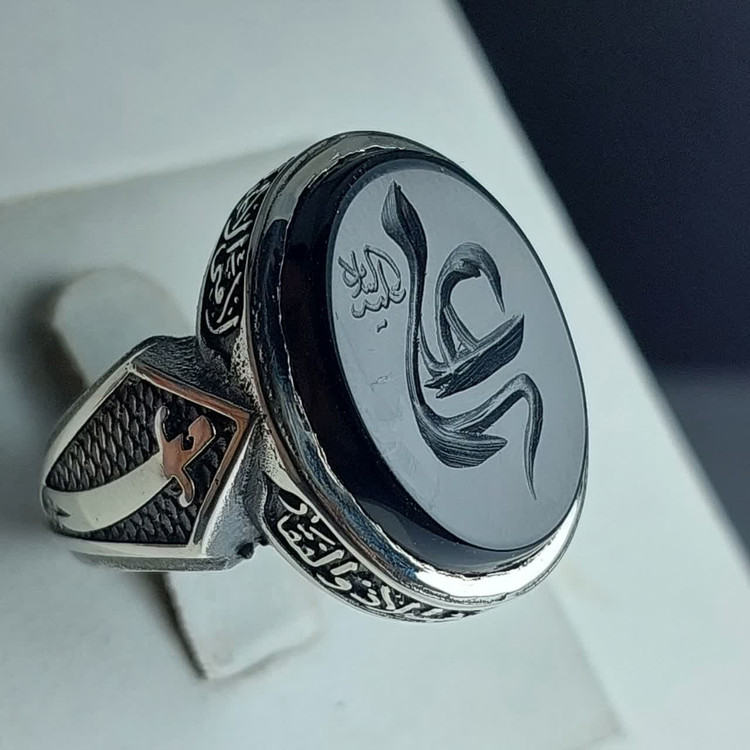 انگشتر آلیاژی باسنگ عقیق مشکی حکاکی علی (علیه السلام) کد 5566
