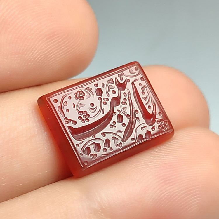 نگین عقیق قرمز حکاکی یازینب کد 5504