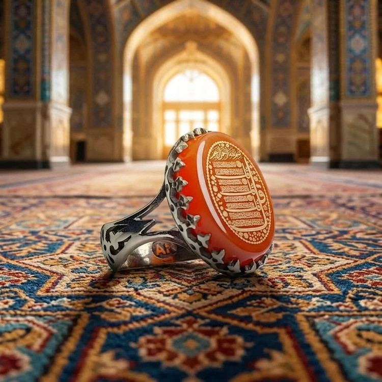 انگشتر عقیق قرمز چهار قل؛ ترکیبی از جذابیت مردانه، اصالت معنوی و شکوهی که نگاهها را متوقف میکند کد 4200