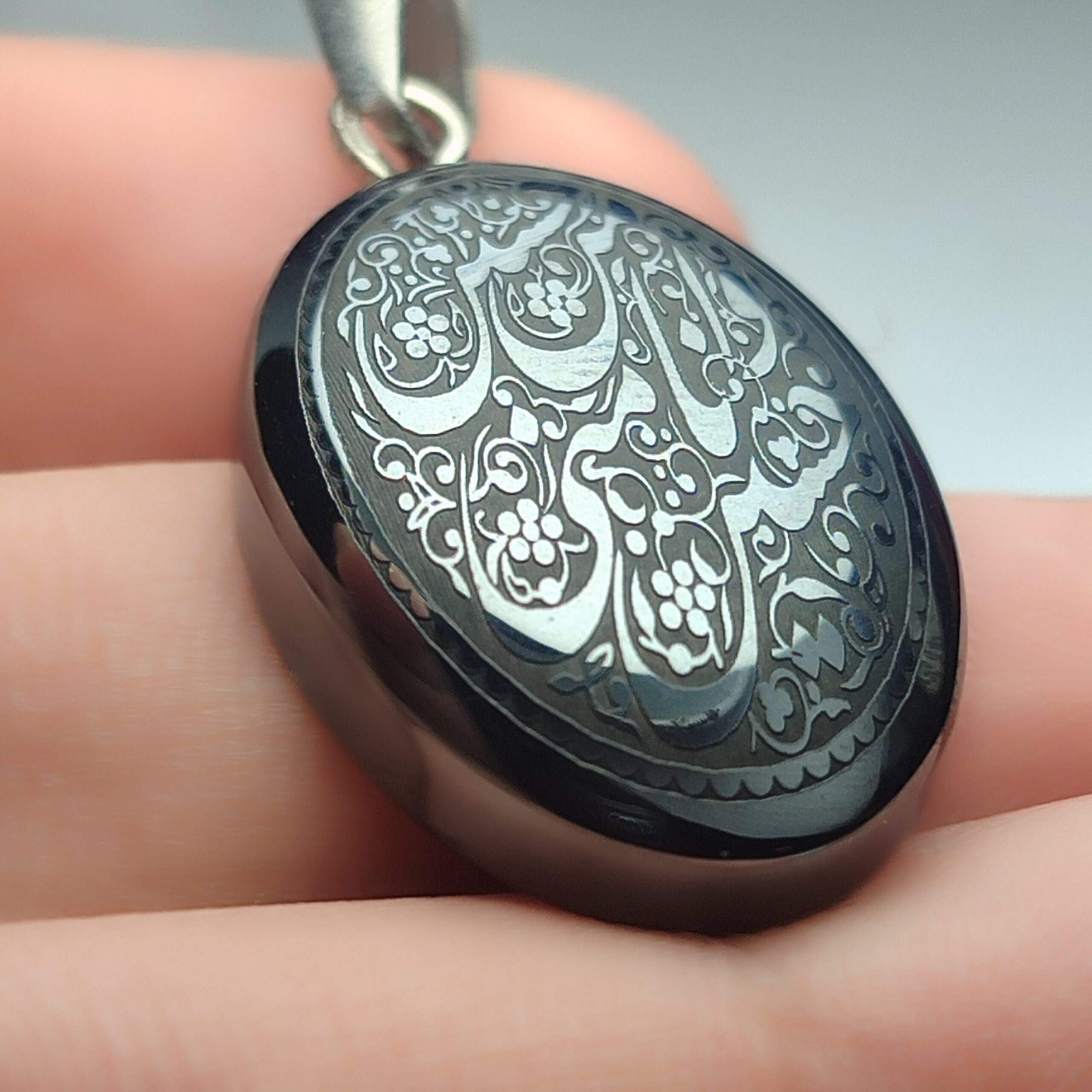 گردنبند حدید حکاکی حسین منی و انا من حسین کد 4016