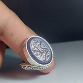 خرید انگشتر عقیق سوسنی با حکاکی شهدای کربلا؛ نشانی از ارادت و عشق کد 2124