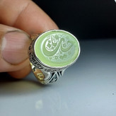 خرید انگشتر عقیق سبز با ذکر یا حسین (ع) – رنگ خاص کاهویی کد 1869