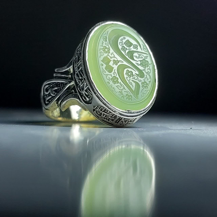 خرید انگشتر عقیق سبز با ذکر یا حسین (ع) – رنگ خاص کاهویی کد 1869