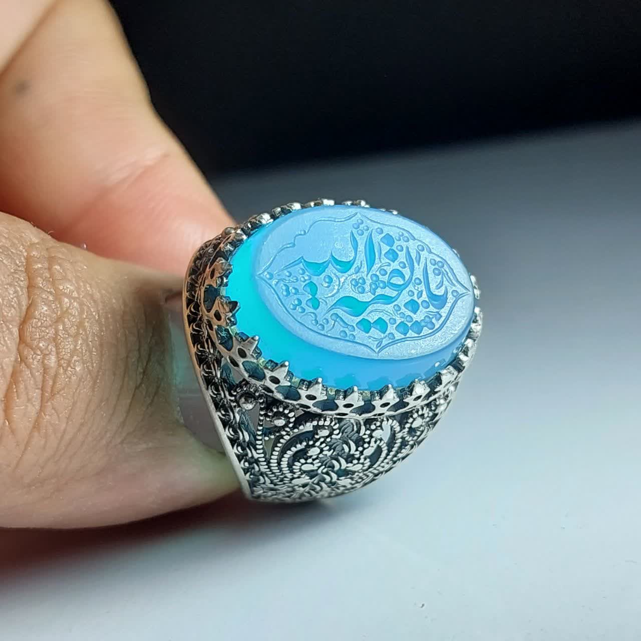 خرید انگشتر عقیق کبود خطی منقش به ذکر شریف یا بقیه الله (عج) کد 1865