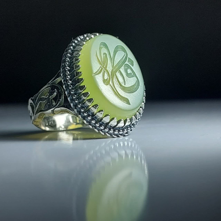 انگشتر عقیق سبز مردانه با حکاکی یا فاطمه (س)؛ نماد ارادت و آرامش کد 4249