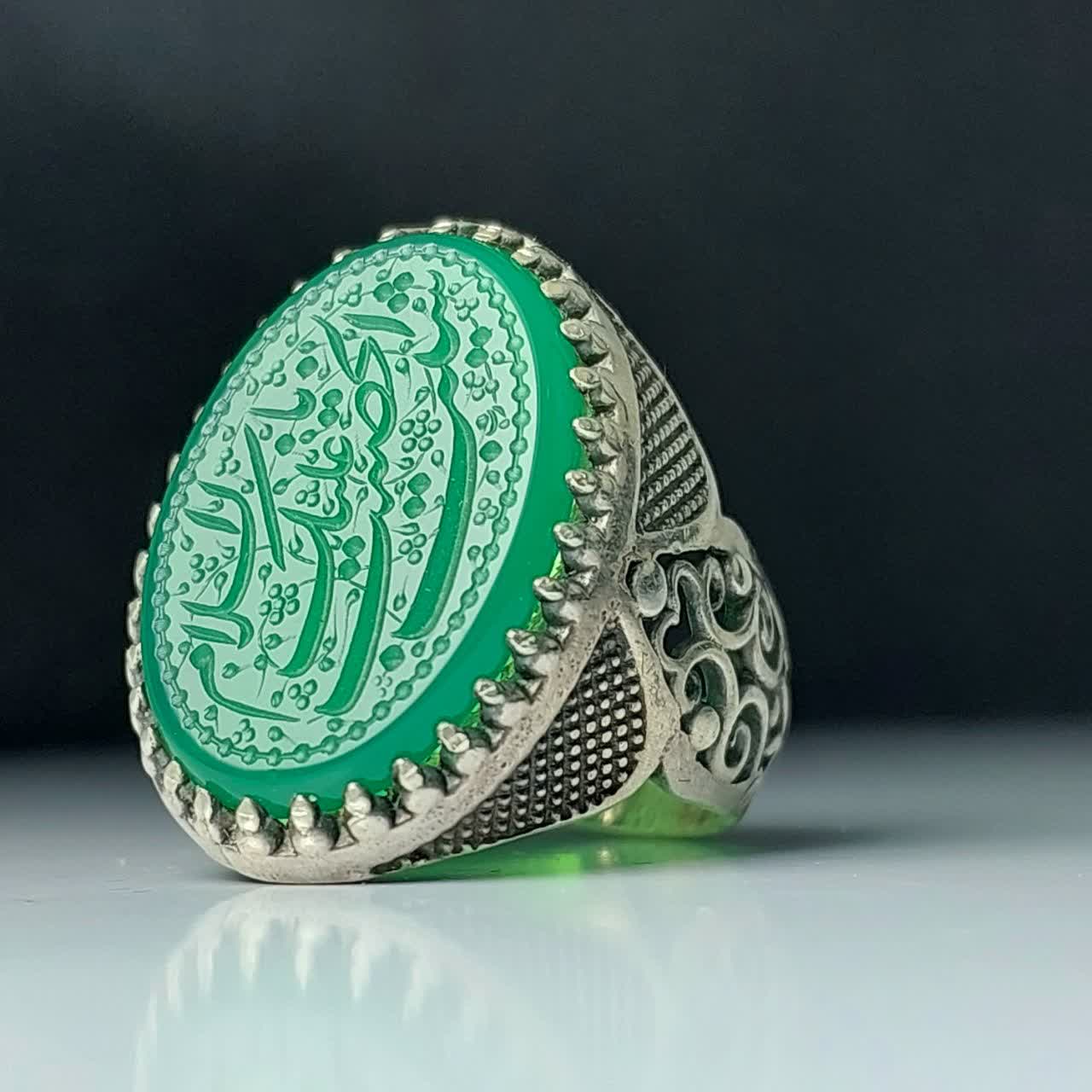 انگشتر نقره باسنگ عقیق سبز حکاکی السلام علیک یا شیب الخضیب کد 1712