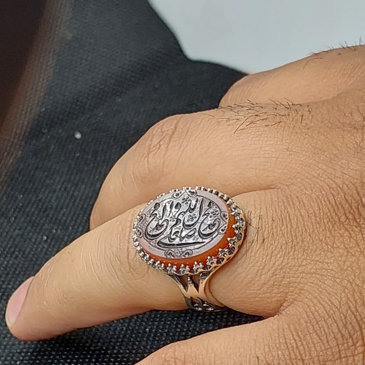 انگشتر نقره باسنگ عقیق قرمز حکاکی ذکر صلوات کد 1709