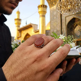 خرید انگشتر نقره عقیق قرمز حکاکی «یا کریم اهل البیت» با رکاب نیزهای | ترکیبی از وقار، انرژی و معنویت ناب کد 4177