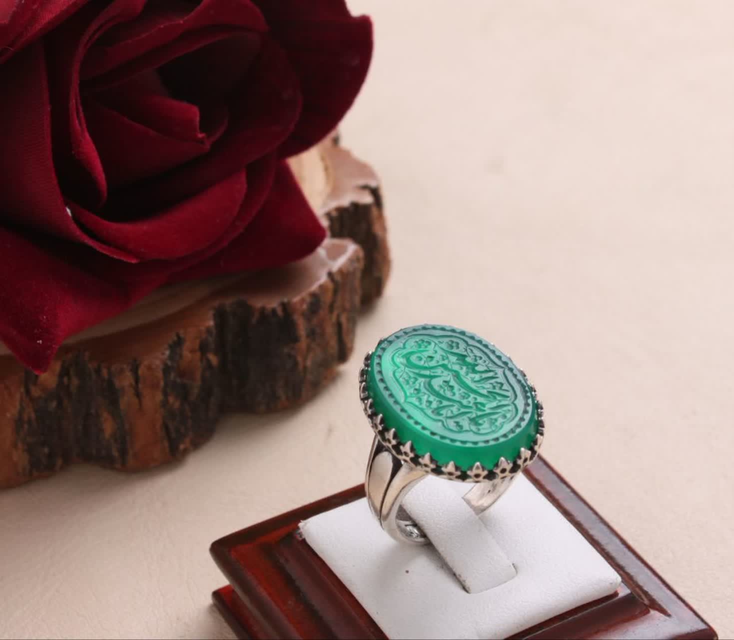 انگشتر آلیاژی عقیق سبز نفیس با رکاب طرح پا اردکی و ذکر یا اباعبدالله الحسین (ع) کد 3854