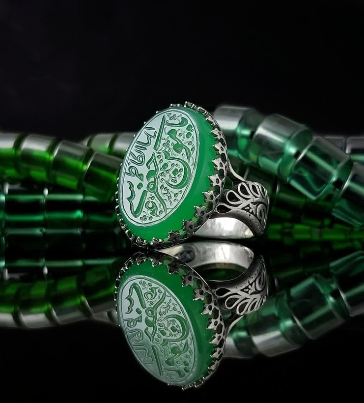 خرید انگشتر عقیق سبز امام کاظم (ع) | طرح طاووسی رکاب آلیاژی باکیفیت کد 3815