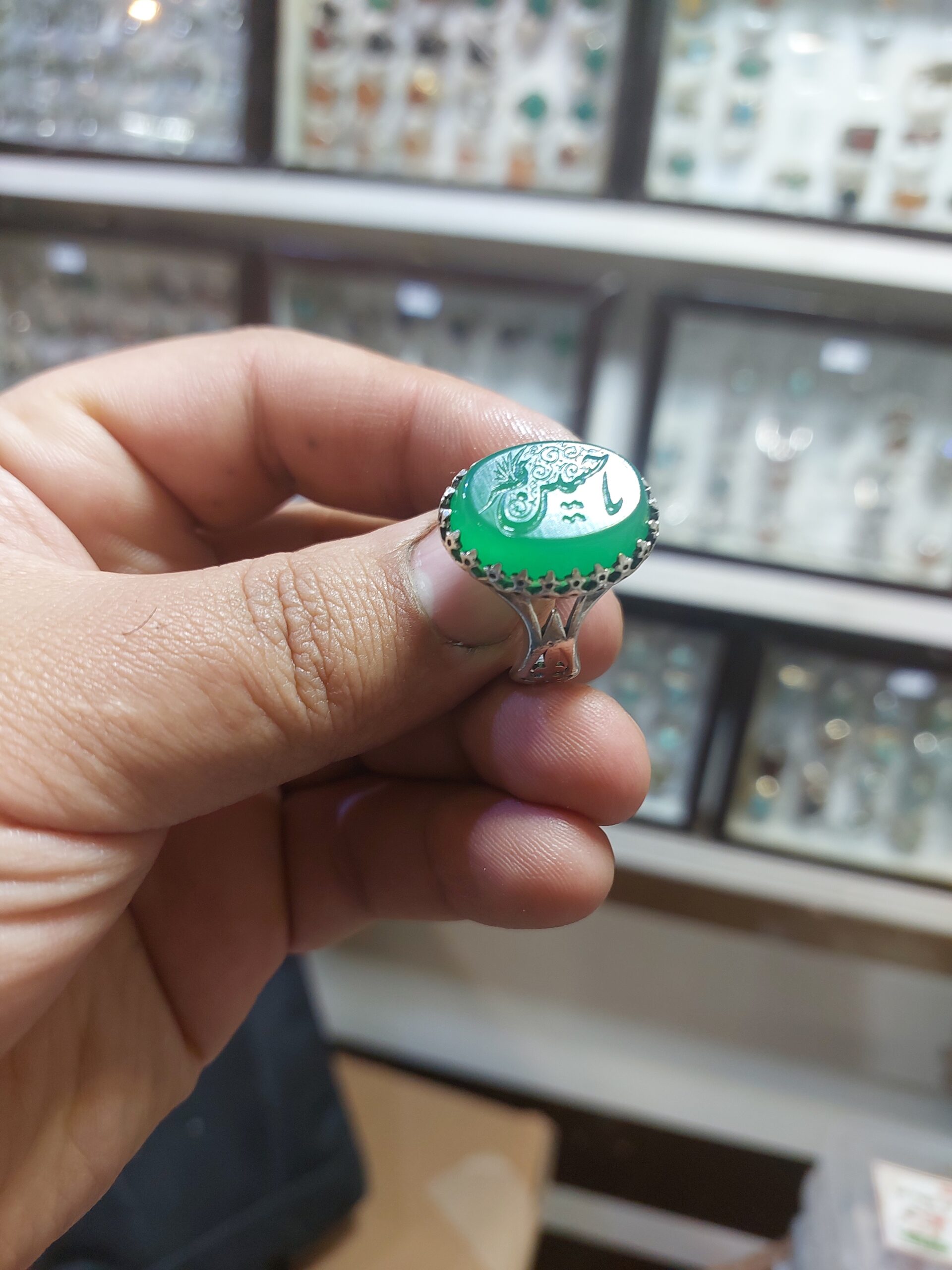 انگشتر عقیق سبز با حکاکی یا حسین رکاب نیزه الیاژی کد 8147