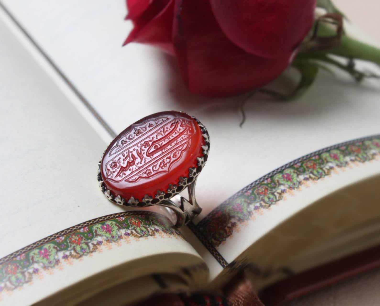انگشتر باسنگ عقیق قرمز حکاکی حسبی الله رکاب نیزه رکاب آلیاژی باکیفیت  کد 3696