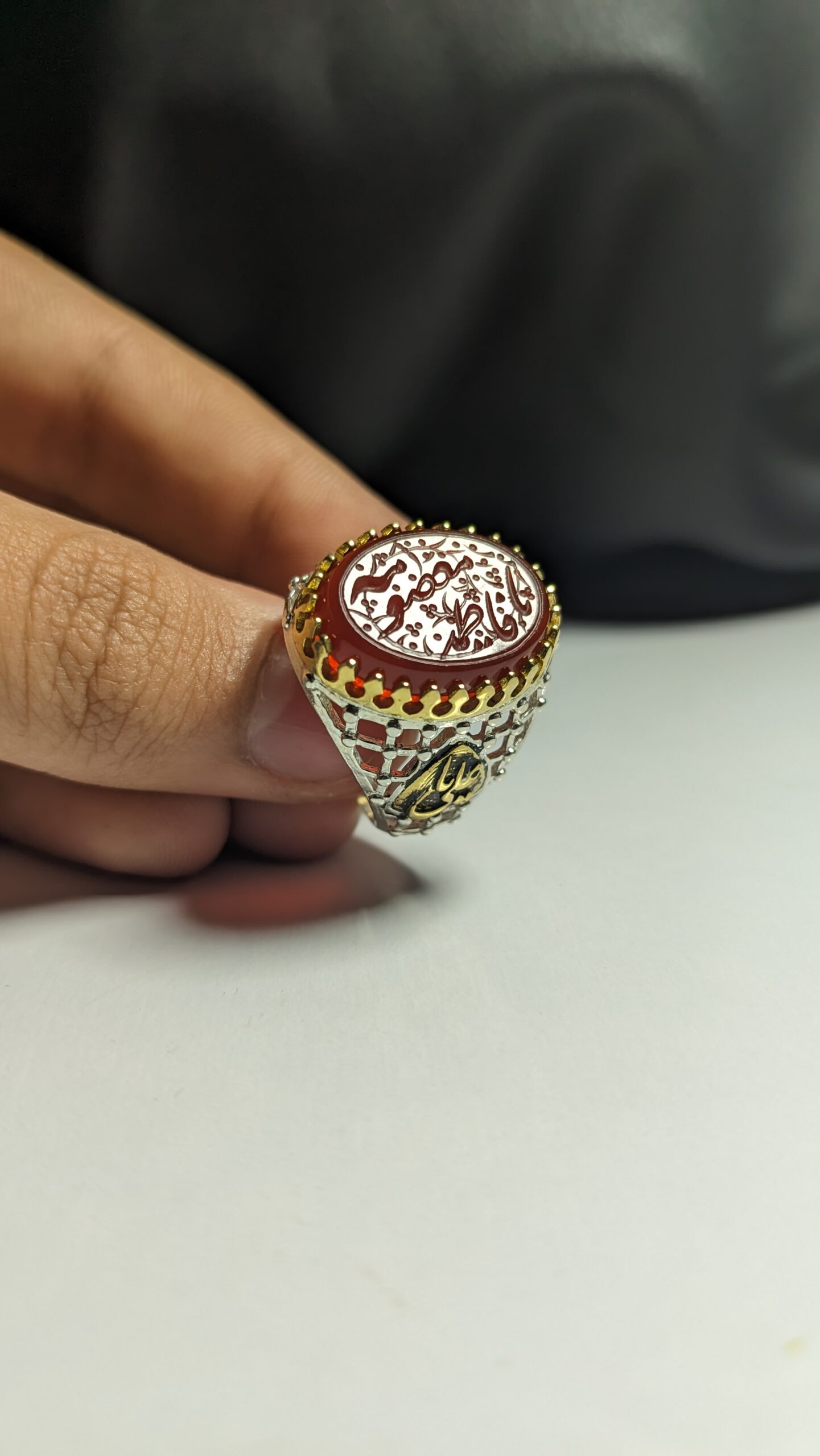 انگشتر نقره باسنگ عقیق قرمز باحکاکی یافاطمه معصومه رکاب ضریح کد 2378