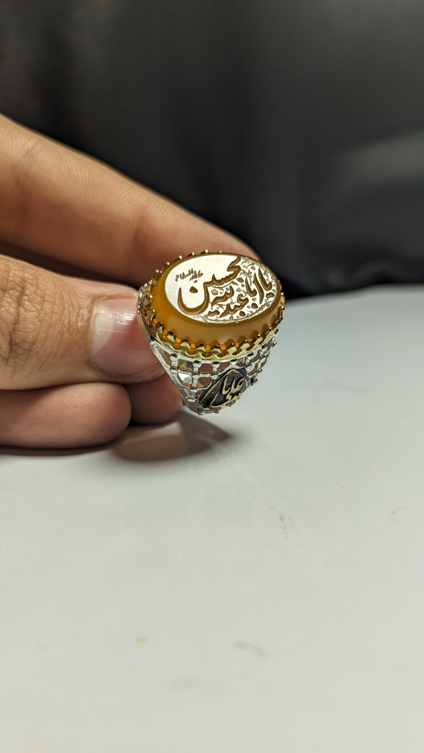 انگشتر نقره باسنگ عقیق پرتغالی باحکاکی یا اباعبدلله الحسین رکاب ضریح کد 2377