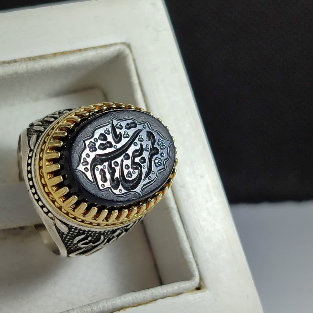 انگشتر عقیق مشکی با حکاکی قمربنی هاشم کد 5204