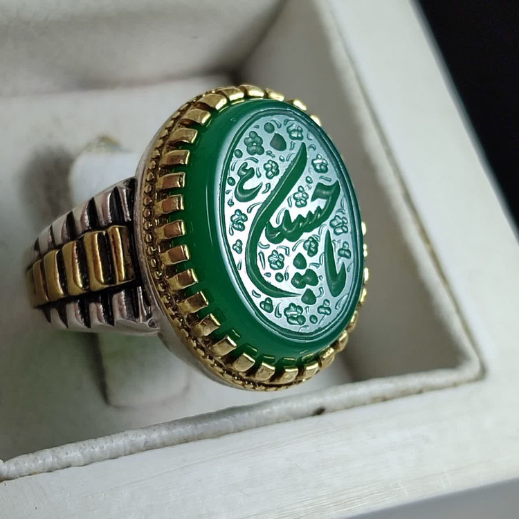 انگشتر عقیق سبز حکاکی "یا حسین" با تاج برنجی؛ اوج زیبایی و ارادت کد 2159