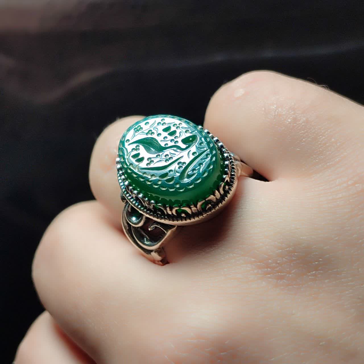 انگشتر عقیق سبز حکاکی "یا رقیه" با رکاب منقش به "یا حسین" کد 2149