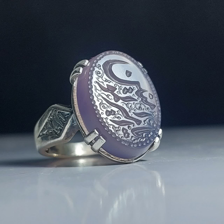 خرید انگشتر عقیق سوسنی با حکاکی یا امیرالمومنین؛ تلفیق کمیابِ رنگ و ذکر کد 2128
