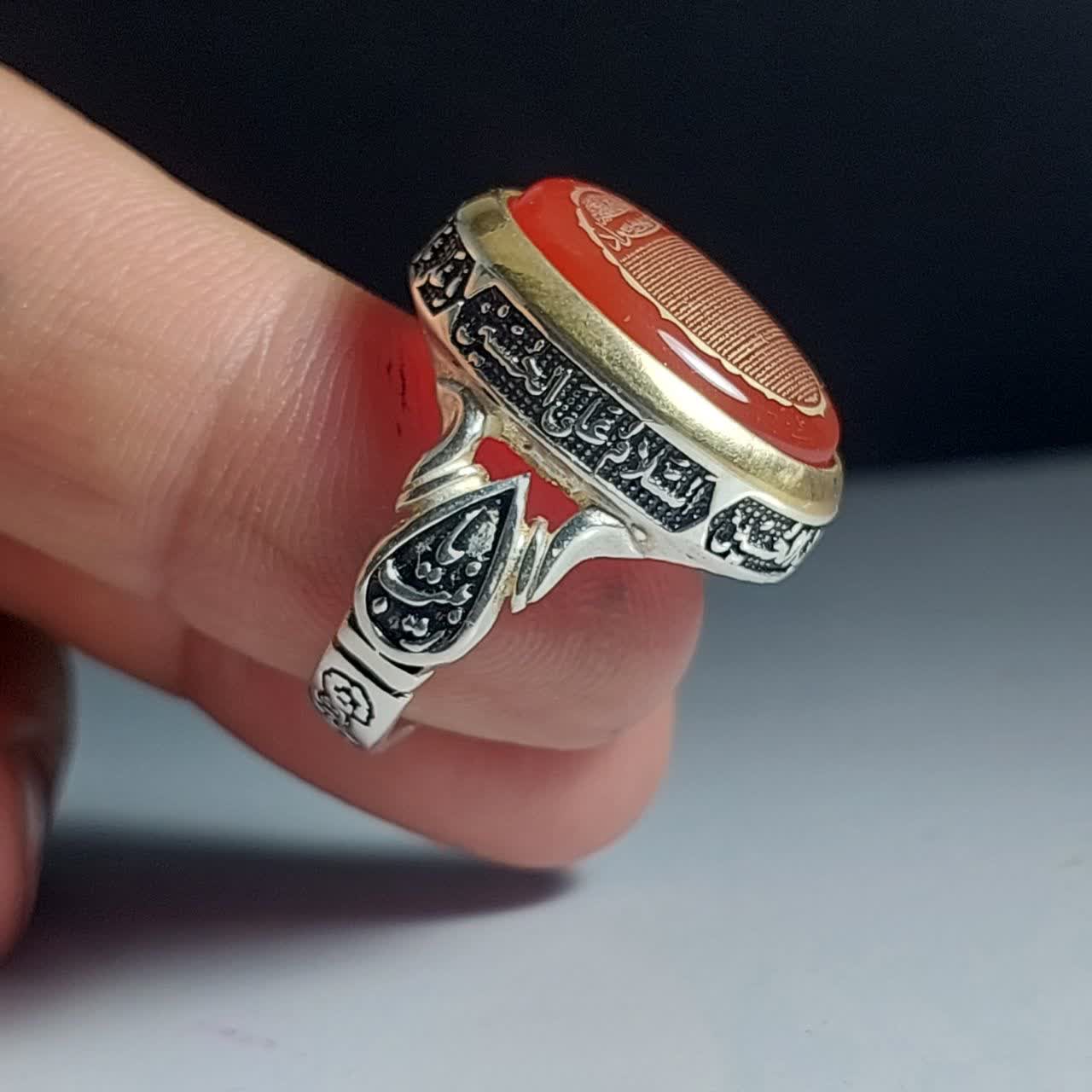 خرید انگشتر حرز امام جواد عقیق قرمز؛ رکاب چهارسلام با تاج برنجی کد 2127