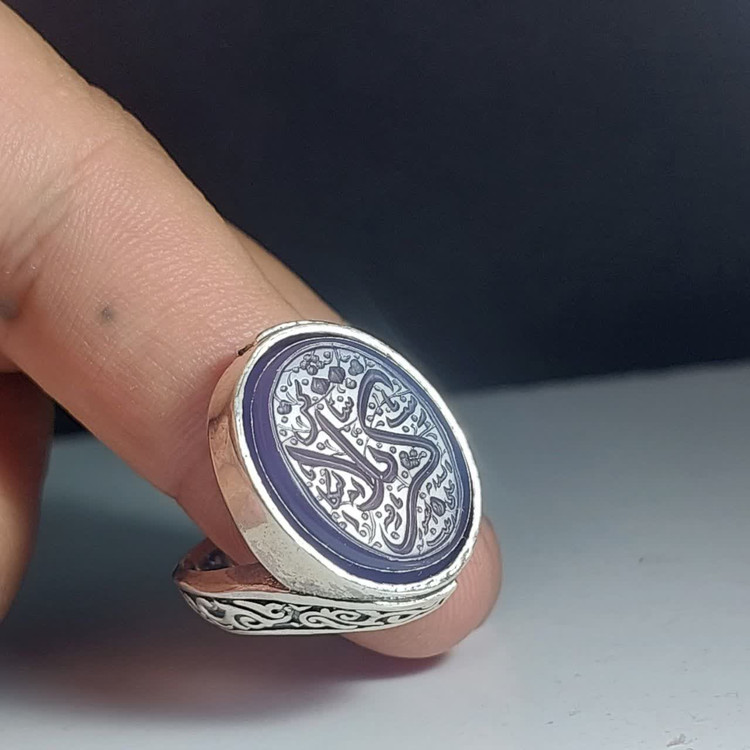 خرید انگشتر عقیق سوسنی با حکاکی شهدای کربلا؛ نشانی از ارادت و عشق کد 2124