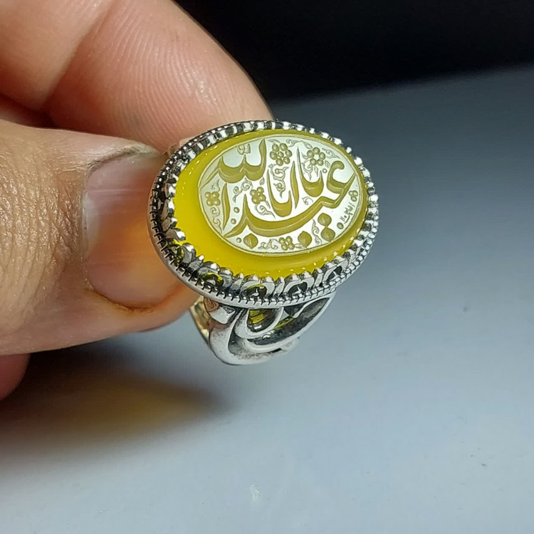 خرید انگشتر عقیق زرد خطی مردانه با ذکر یا اباعبدالله الحسین (ع) کد 1859