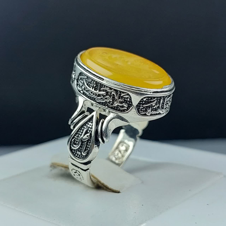 خرید انگشتر عقیق زرد خطی منقش به ذکر یا حسین (ع) – طرح رکاب چهار سلام کد 1857