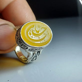 خرید انگشتر عقیق زرد خطی منقش به ذکر یا حسین (ع) – طرح رکاب چهار سلام کد 1857