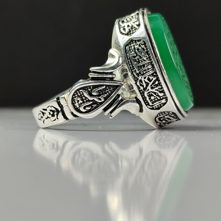 انگشتر عقیق سبز مردانه "رایحه کربلا" – حکاکی "یا حسین" و چهار سلام زیارت عاشورا کد 1820