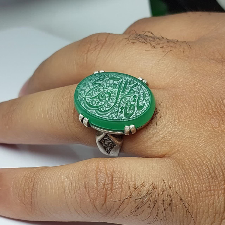 انگشتر عقیق سبز مردانه "پرچم سبز" – متبرک به نام "یا قائم آل محمد (عج)" کد 1809