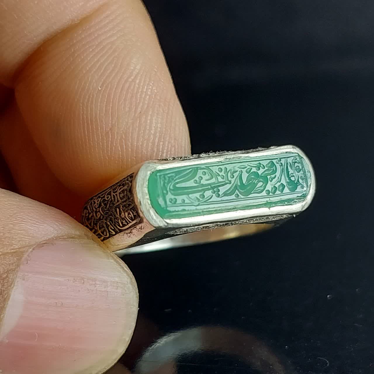 انگشتر نقره باسنگ عقیق سبز حکاکی یامهدی رکاب کپسولی  کد 1755