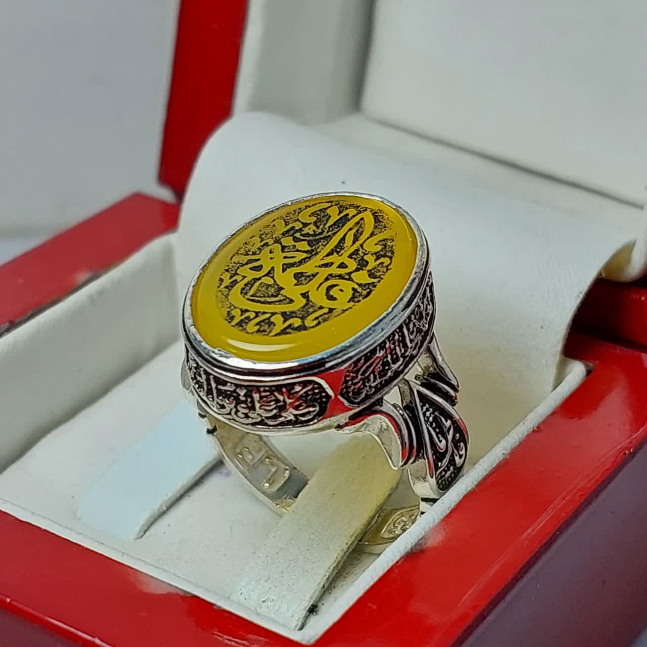 انگشتر نقره با سنگ عقیق زرد باحکاکی علی فاطمه بارکاب چهار سلام کد 1279