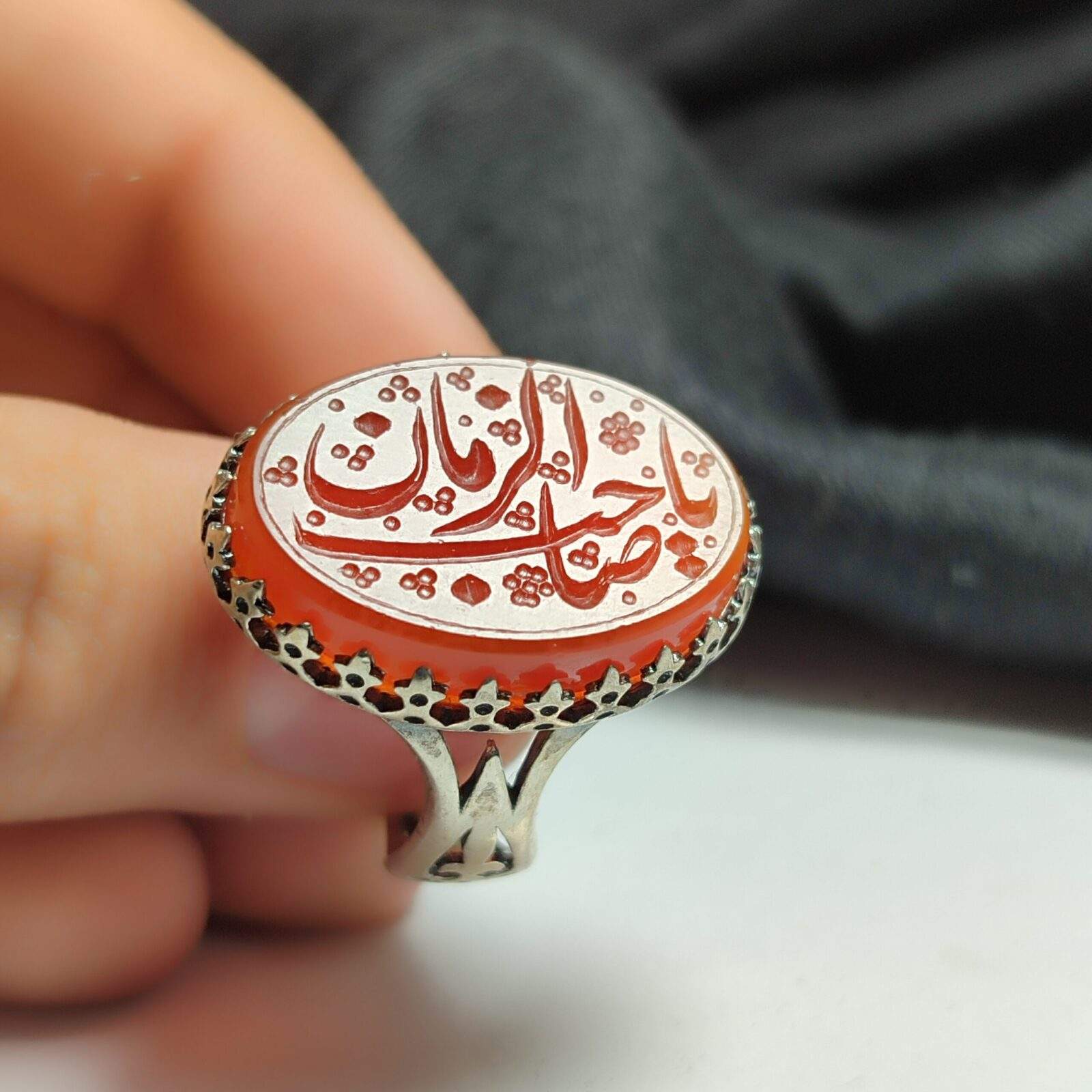 انگشتر نقره با سنگ عقیق سرخ درجه یک و حکاکی "یا صاحب الزمان عج" – کد 1009